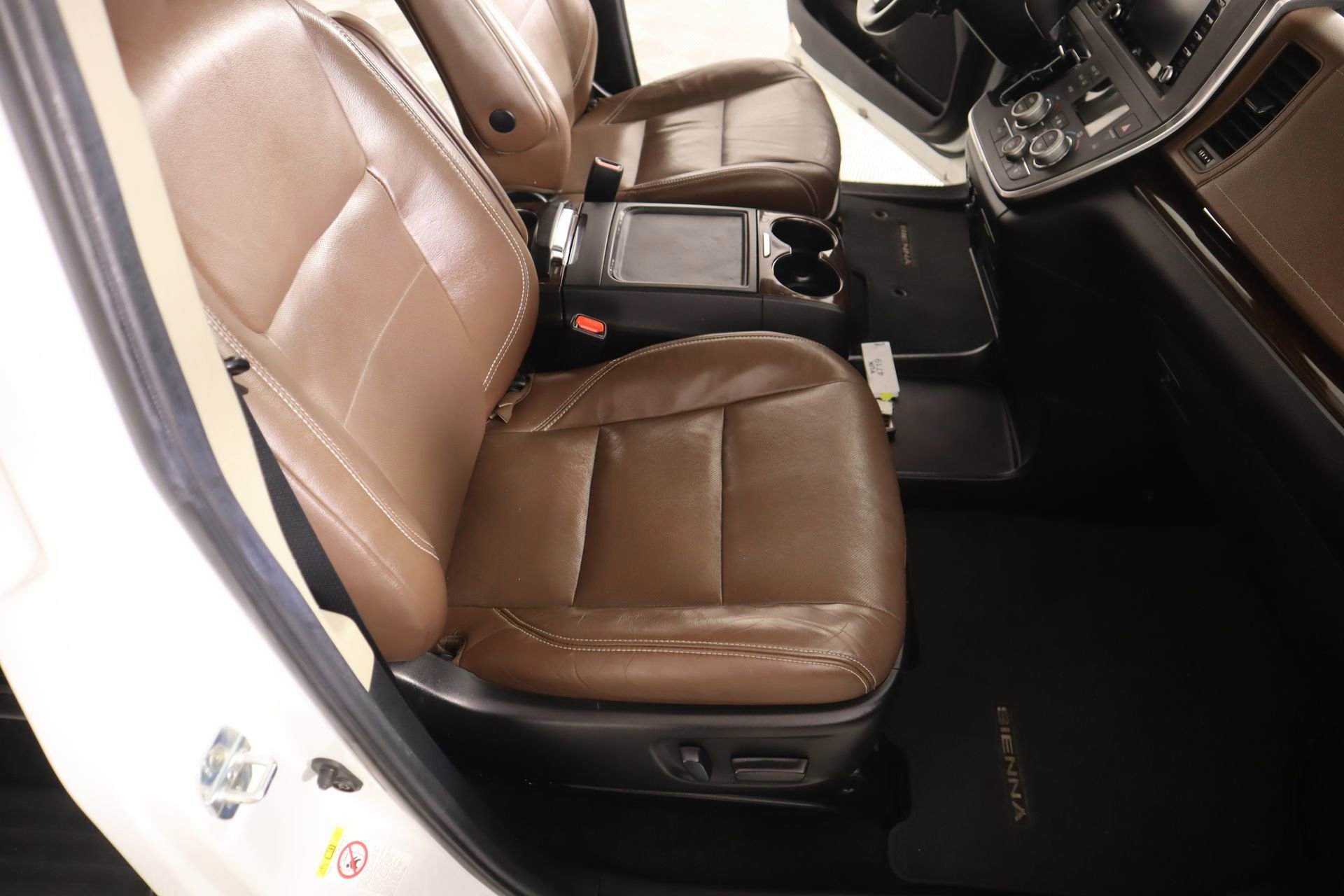 Used 2018 Toyota Sienna Limited Premium image 15