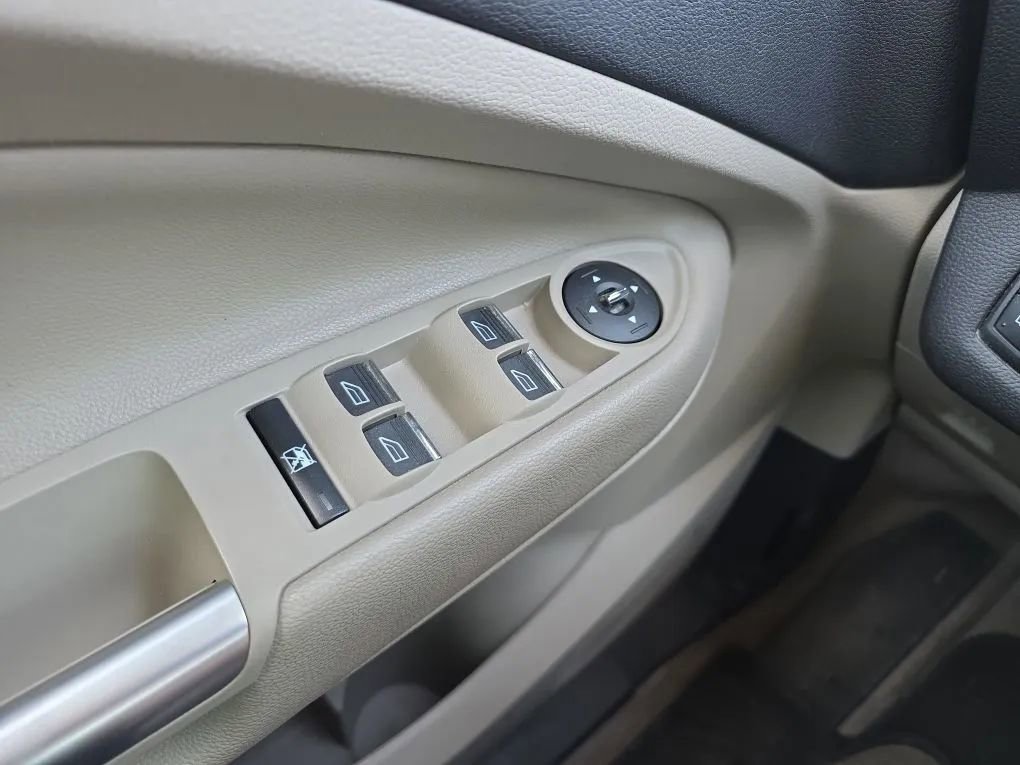 Used 2016 Ford Escape Titanium AWD/4WD image 25