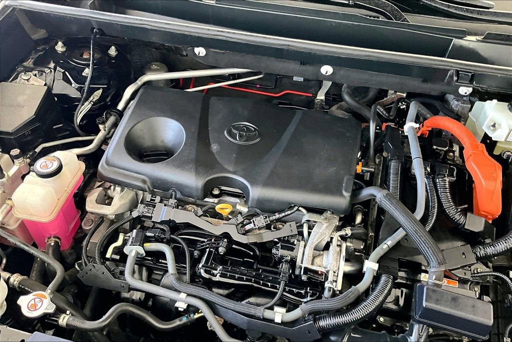 Used 2020 Toyota RAV4 LE w/ All Weather Liner Package image 31