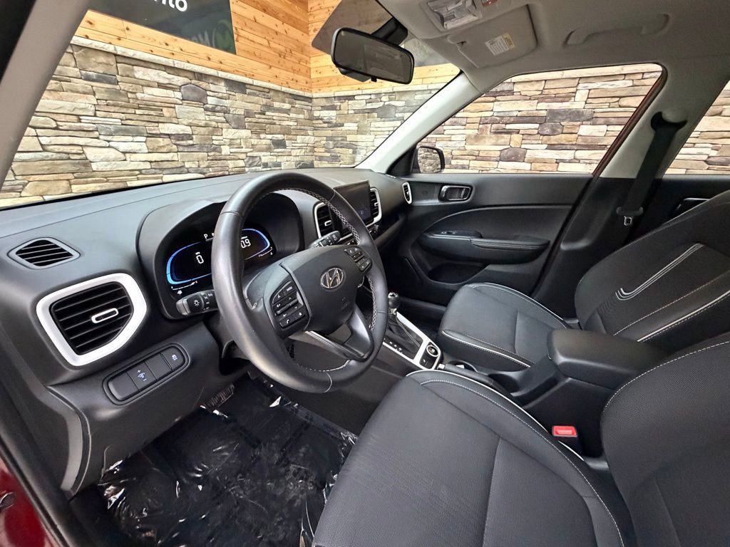Used 2024 Hyundai Venue Limited FWD image 10