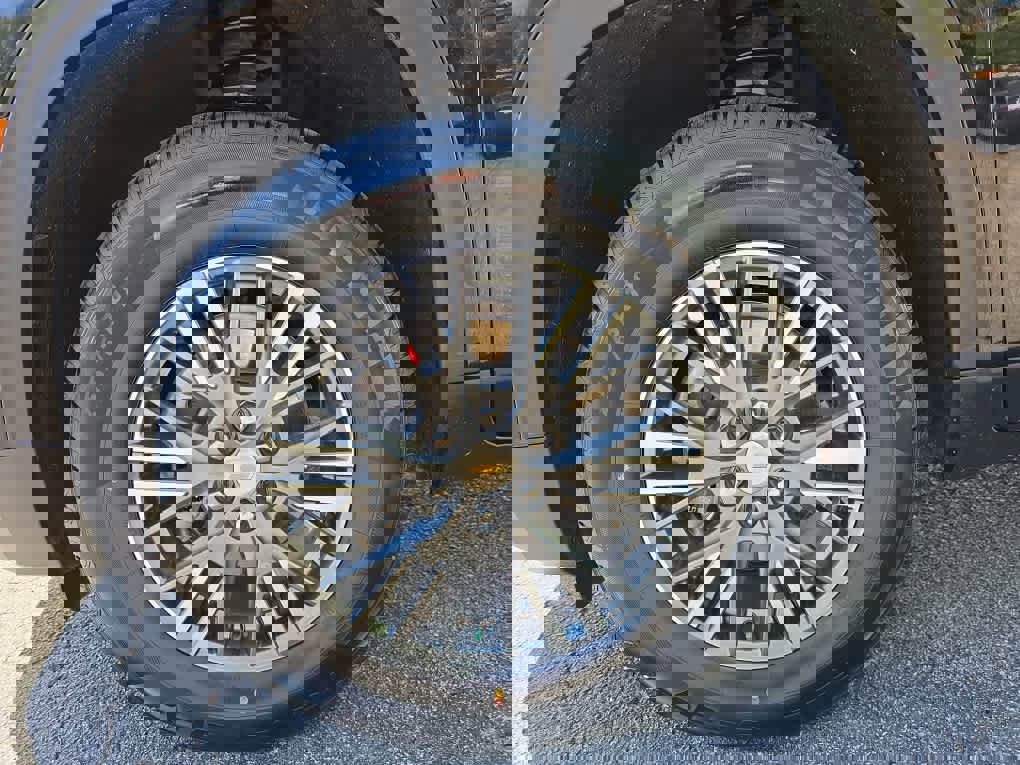 Used 2025 Chevrolet Traverse LT w/ Driver Confidence Package image 12