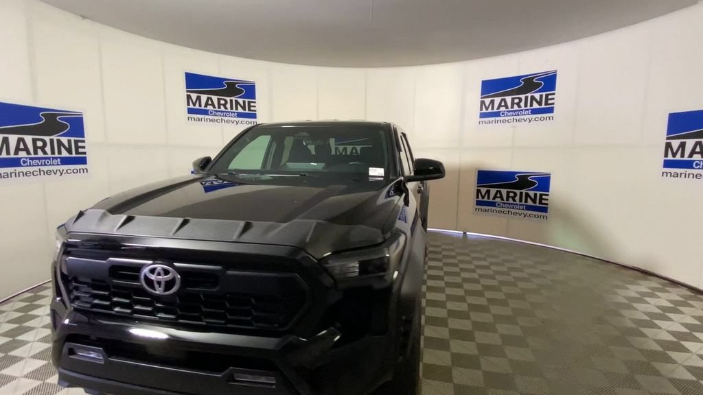 Used 2024 Toyota Tacoma TRD Off-Road AWD/4WD image 5
