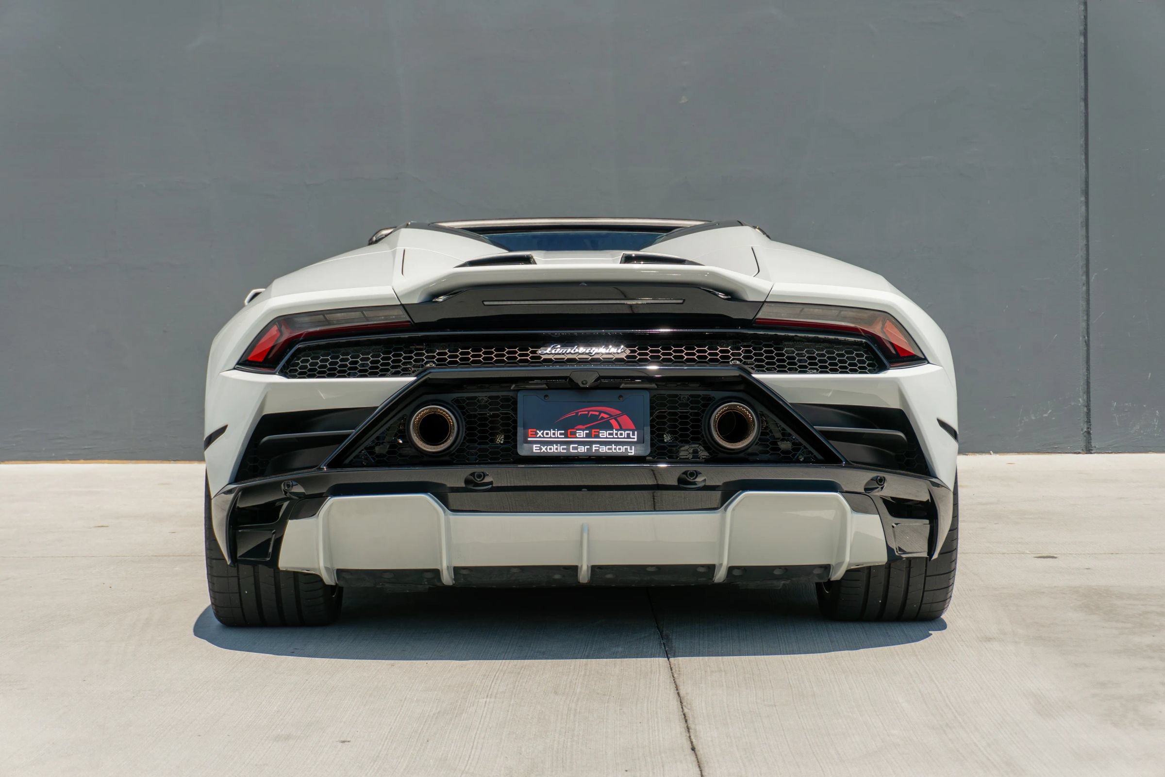 Used 2023 Lamborghini Huracan EVO RWD image 10