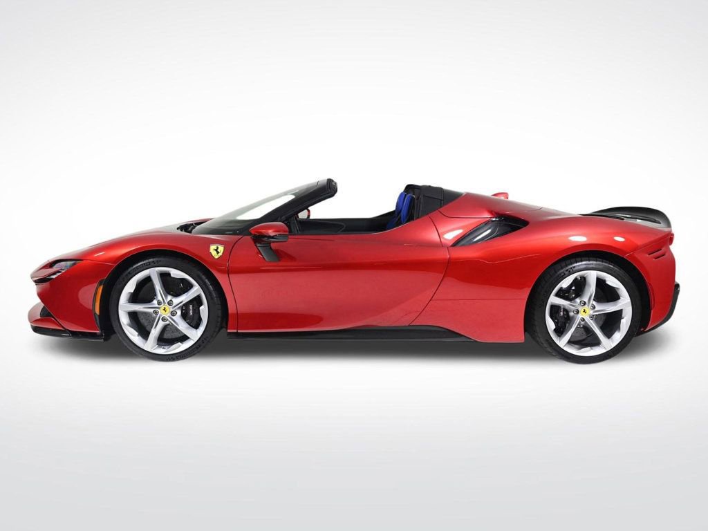 Used 2023 Ferrari SF90 Spider image 7