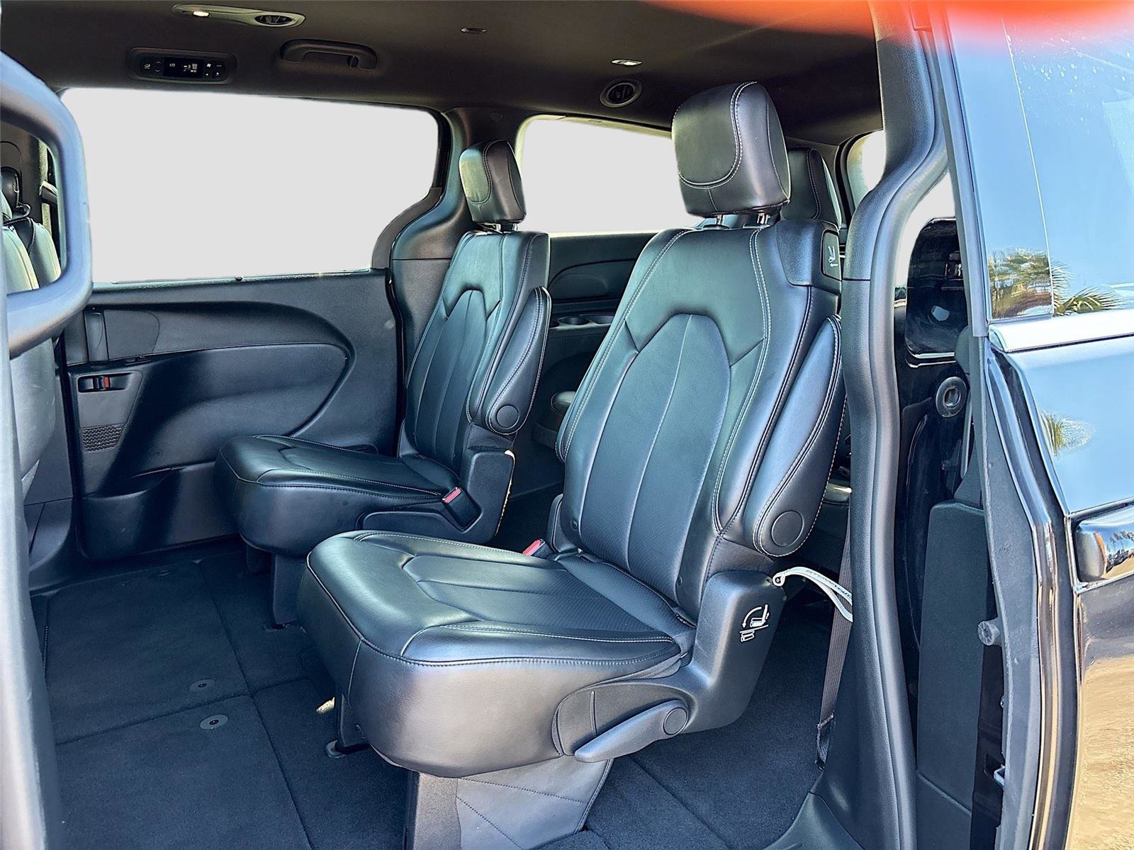 Used 2025 Chrysler Pacifica Select FWD image 23