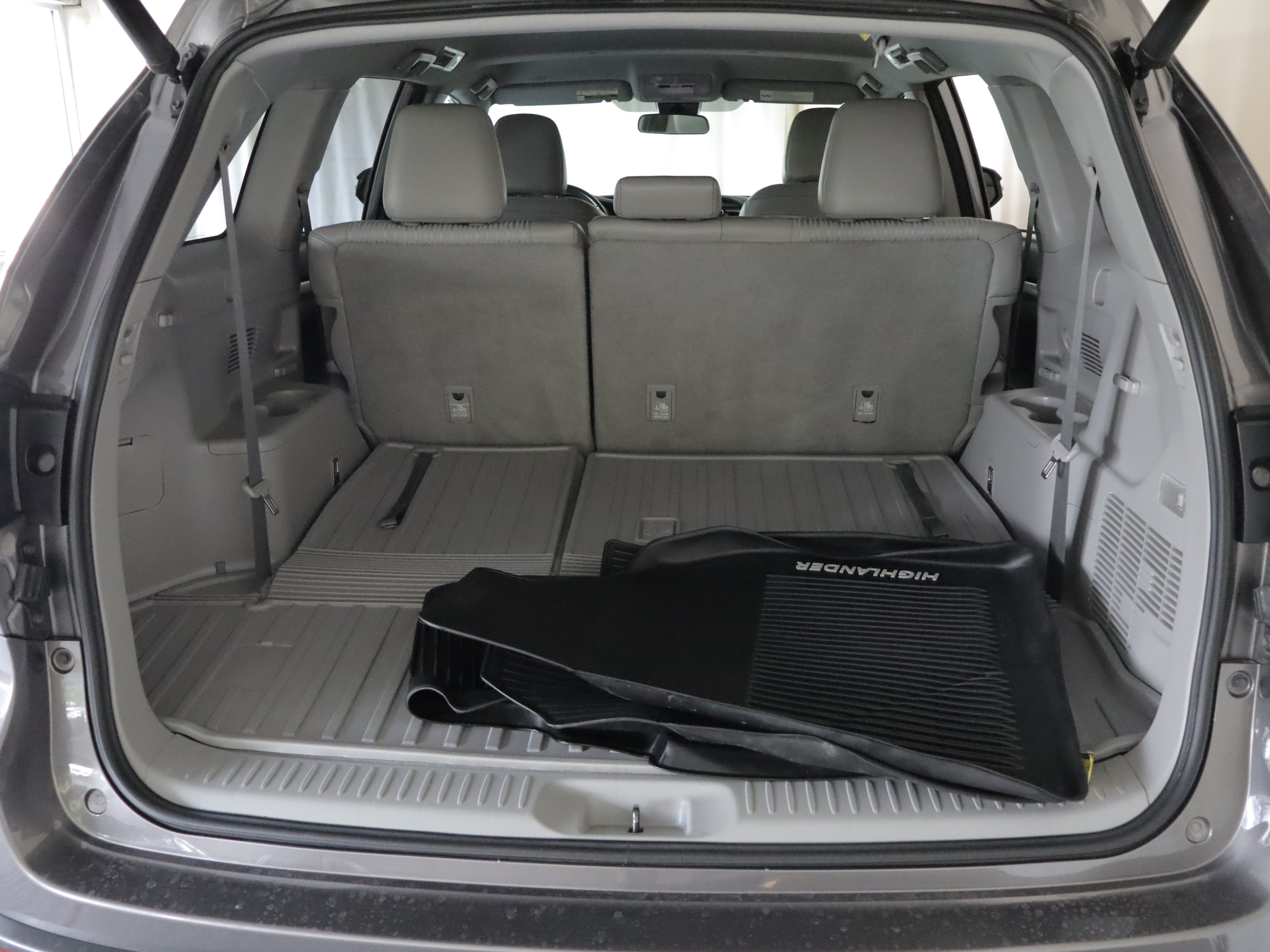 Used 2018 Toyota Highlander Plus AWD/4WD image 22