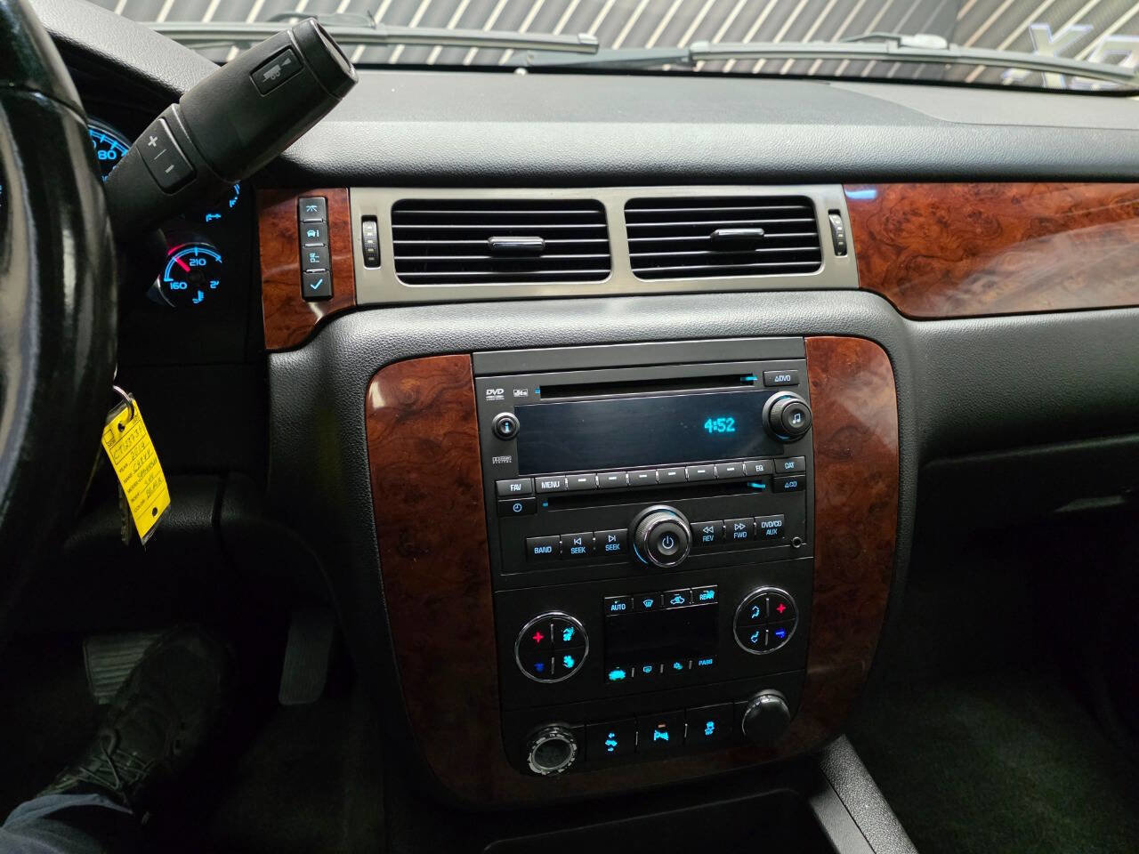 Used 2014 Chevrolet Suburban LT image 23