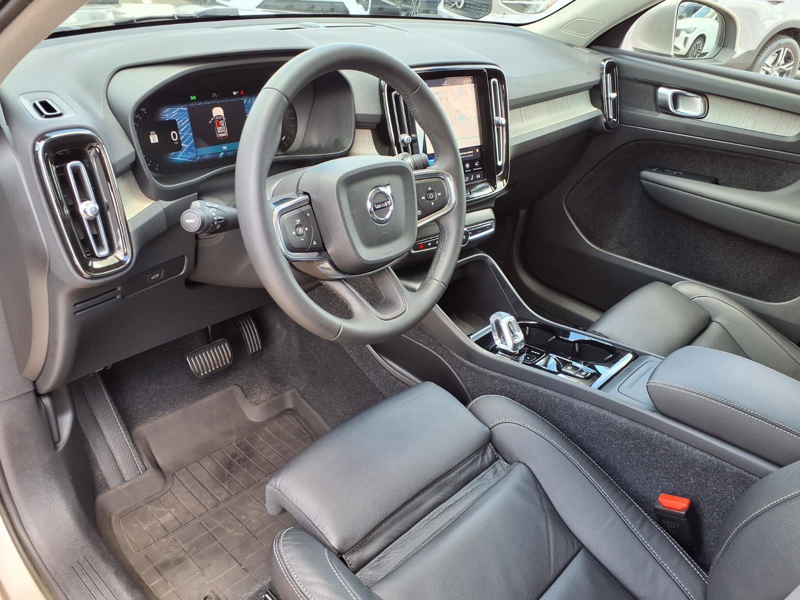 Certified 2023 Volvo XC40 B5 Plus w/ Driver Assist Package AWD/4WD image 21