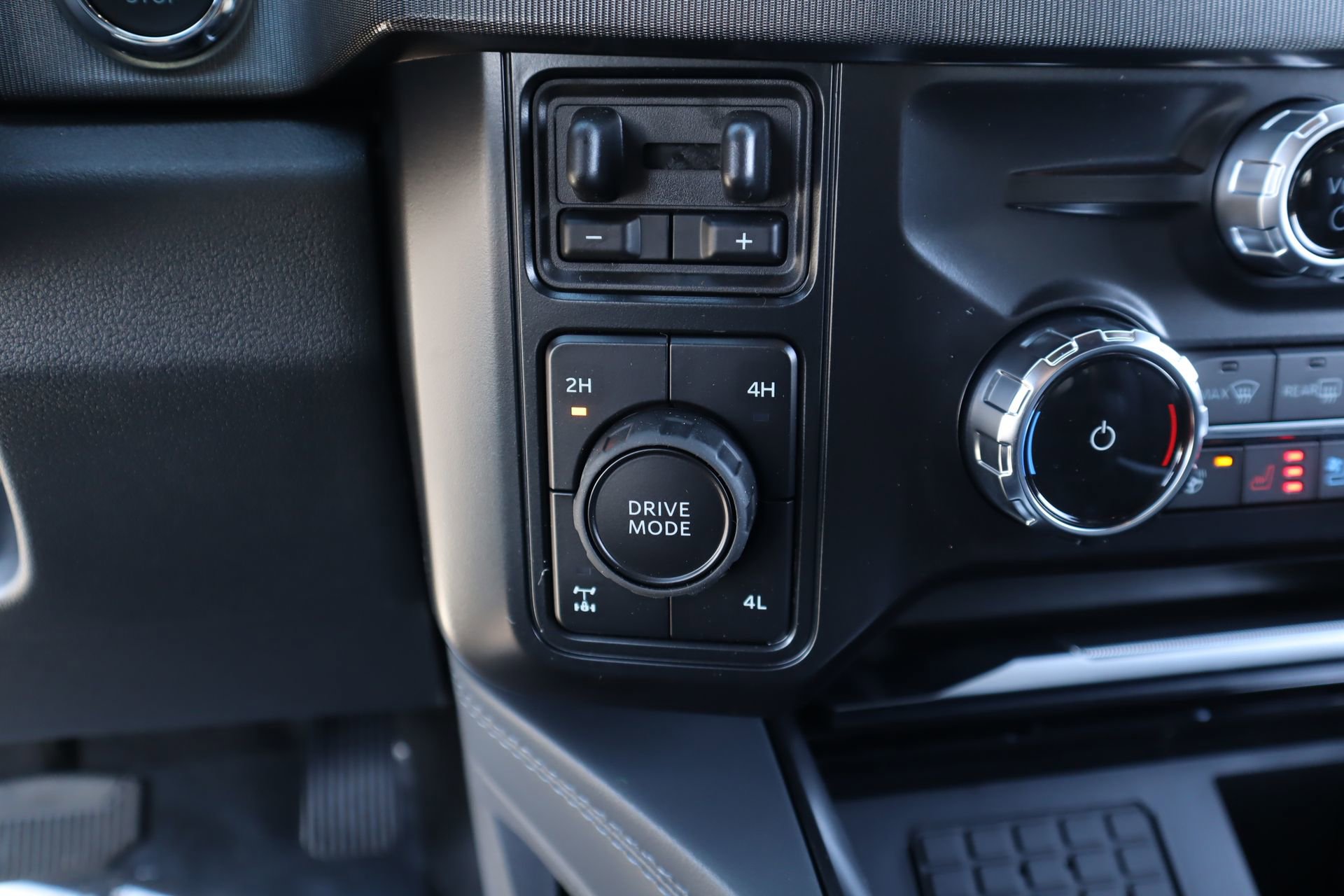 New 2026 Ford F250 Platinum AWD/4WD image 9