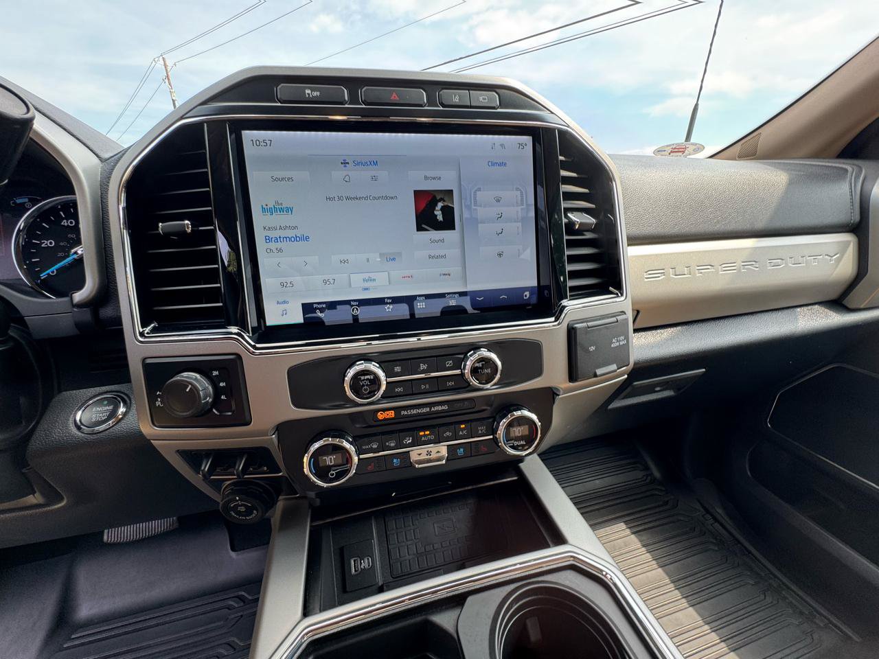 Used 2022 Ford F350 Lariat w/ Lariat Ultimate Package AWD/4WD image 17