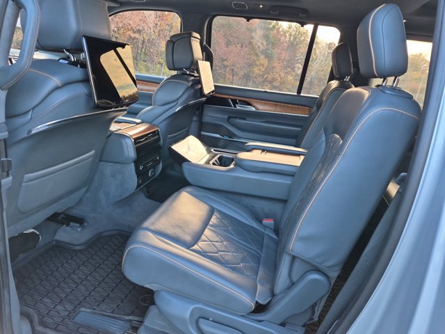 Used 2022 Jeep Grand Wagoneer Series III w/ Rear Seat Video Group 1 AWD/4WD image 13