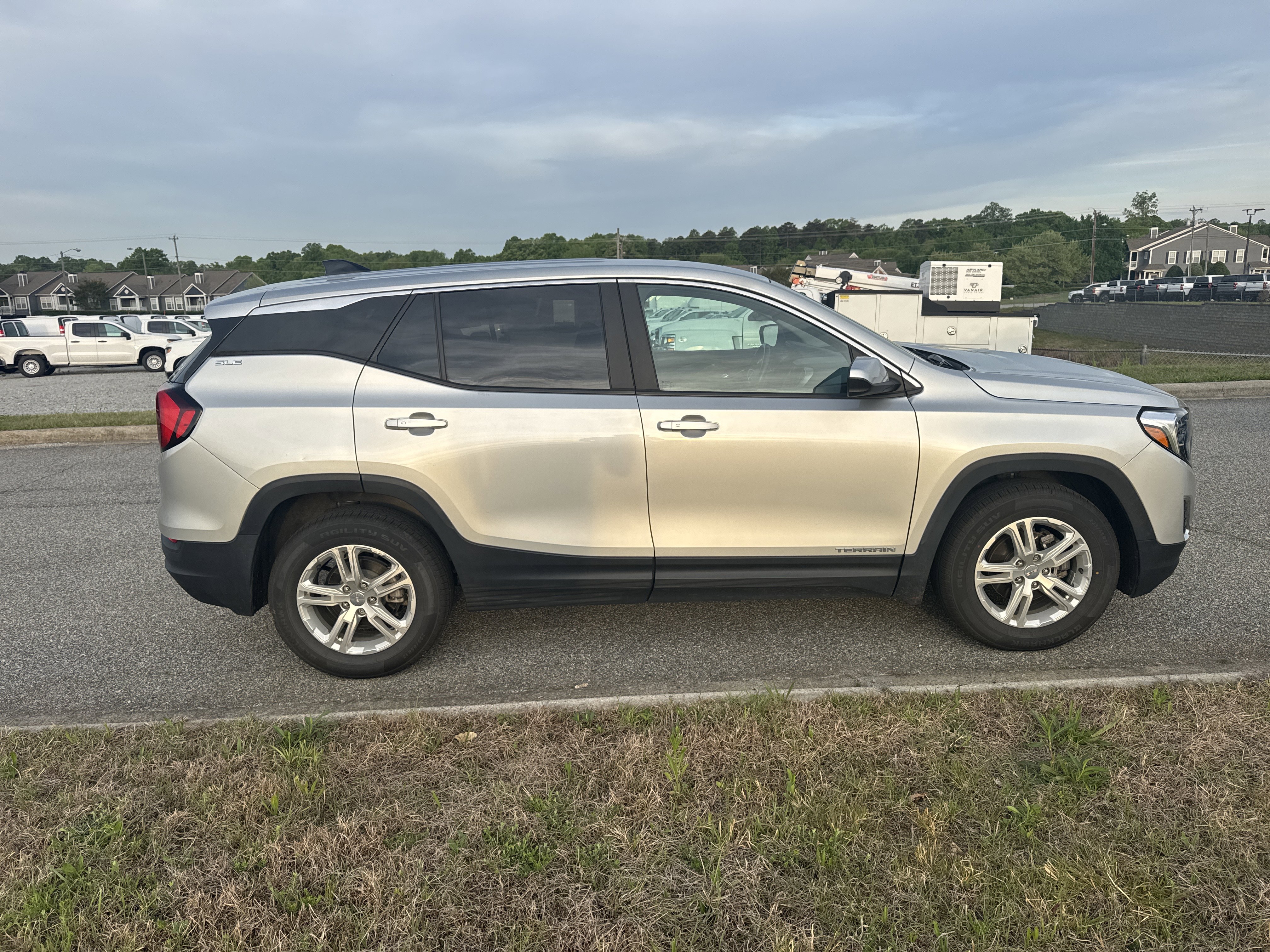 Used 2021 GMC Terrain SLE image 11