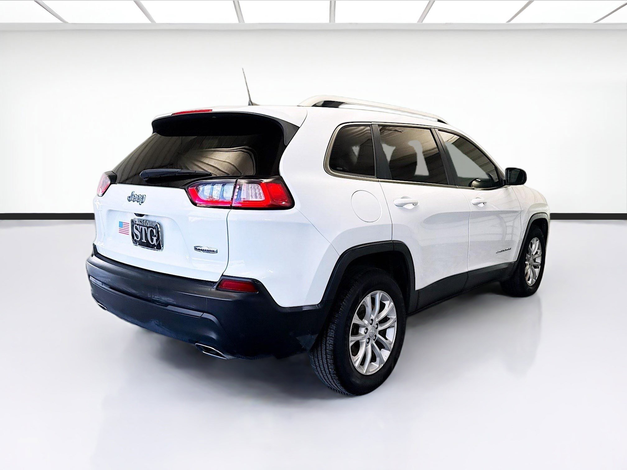 Used 2019 Jeep Cherokee Latitude w/ Popular Appearance Group image 4
