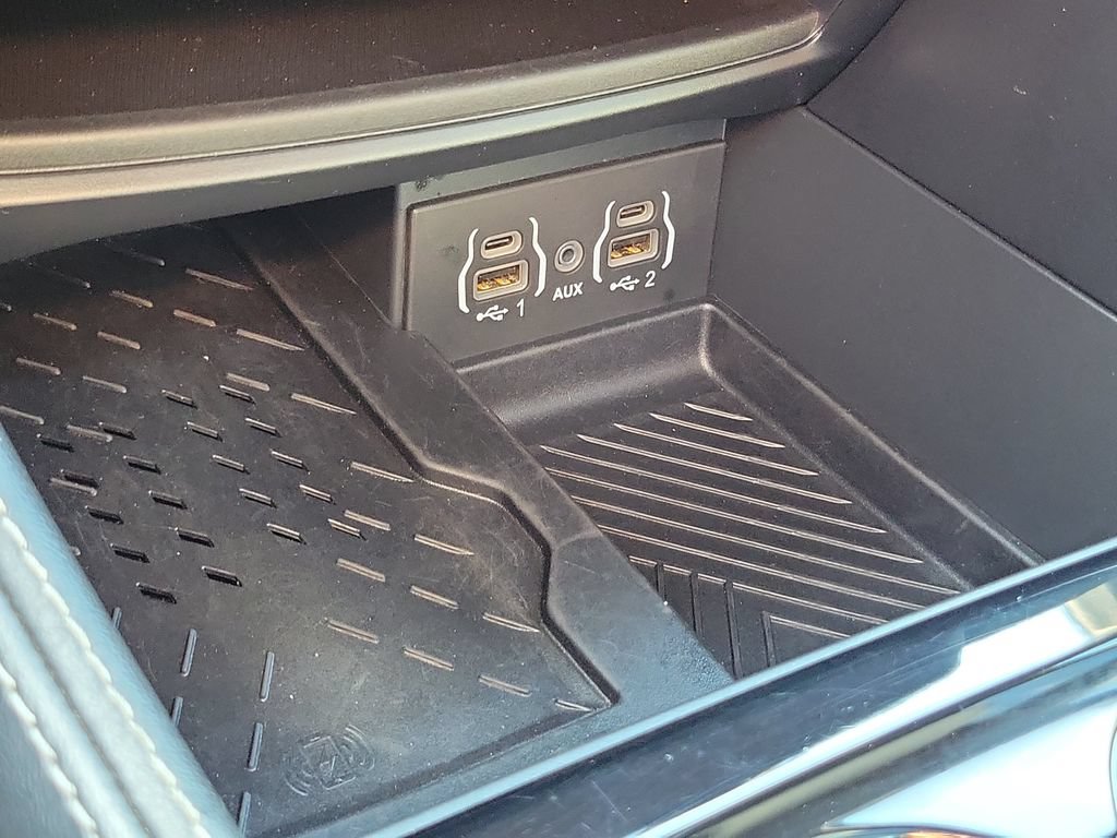 Used 2025 Chrysler Pacifica Limited FWD image 27