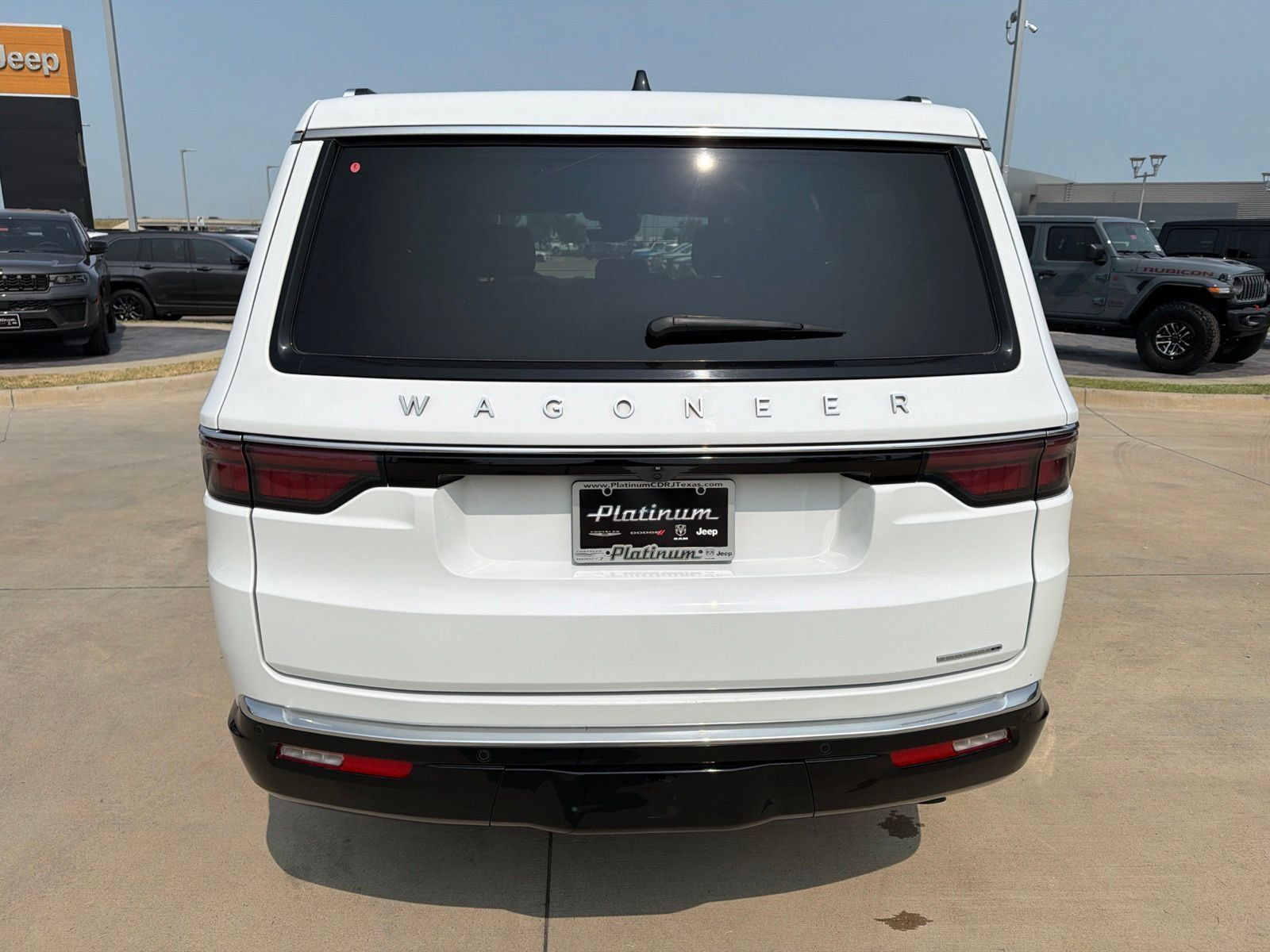 Used 2024 Jeep Wagoneer Series II w/ Flexible Seating Group RWD image 4