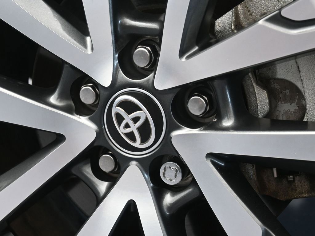 Used 2022 Toyota Corolla Cross XLE image 50