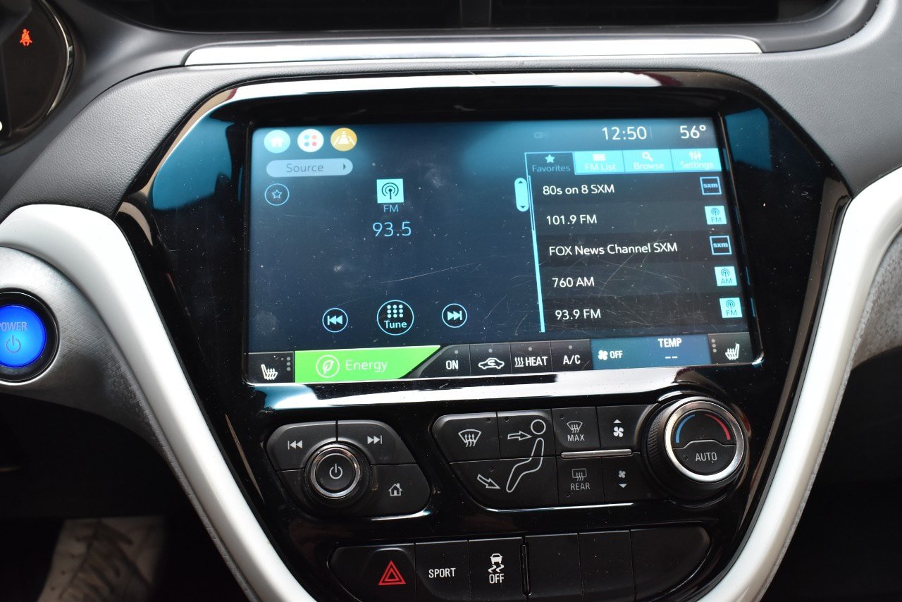 Used 2020 Chevrolet Bolt Premier w/ Infotainment Package FWD image 28