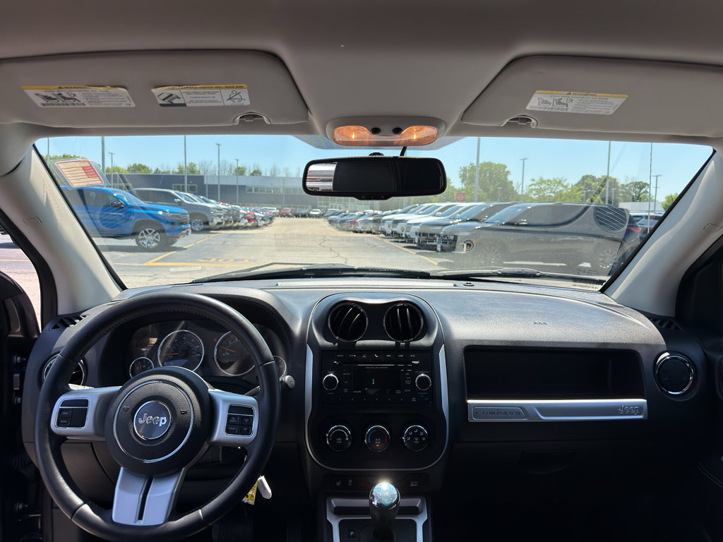 Used 2017 Jeep Compass Latitude AWD/4WD image 27
