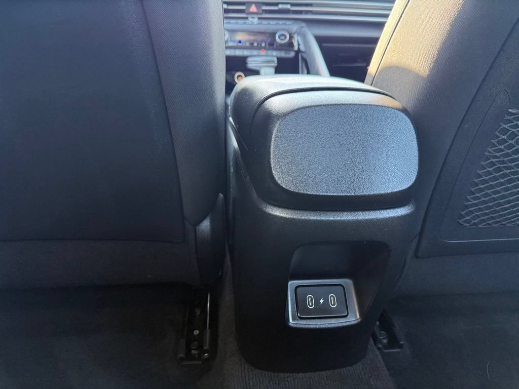 Used 2025 Hyundai Elantra SEL FWD image 25