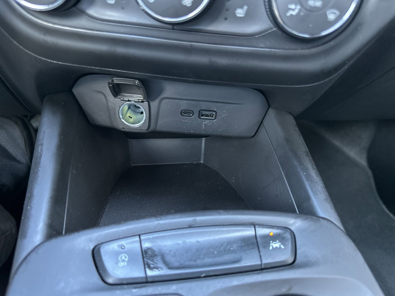 Used 2025 Chevrolet Trax RS w/ Sunroof Package image 22