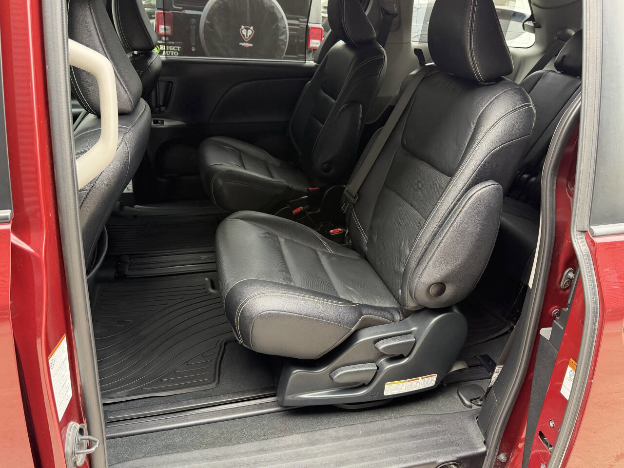 Used 2020 Toyota Sienna SE FWD image 15