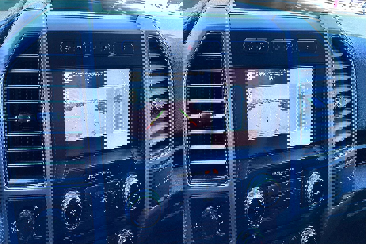 Used 2017 Ford F150 Platinum w/ Equipment Group 701A Luxury AWD/4WD image 21