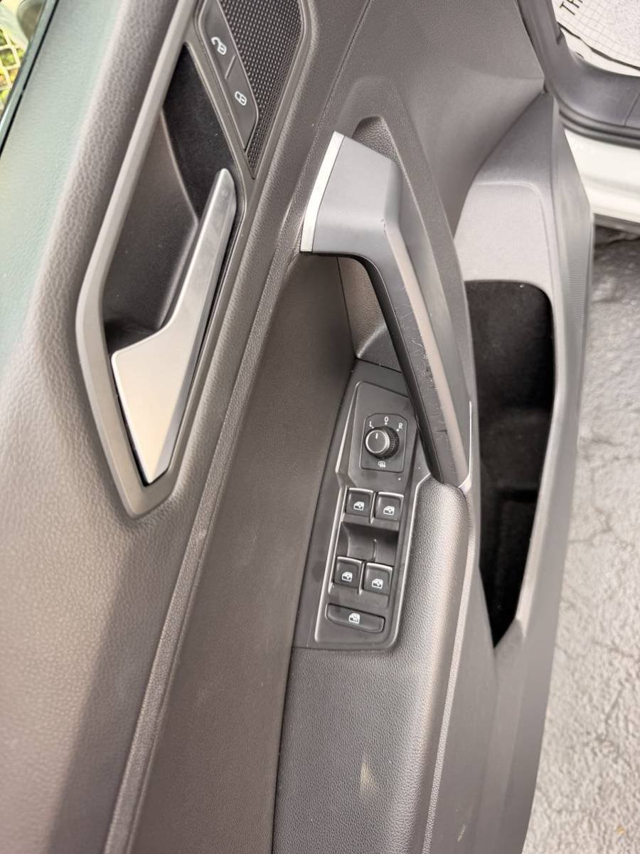 Used 2020 Volkswagen Tiguan SE AWD/4WD image 19