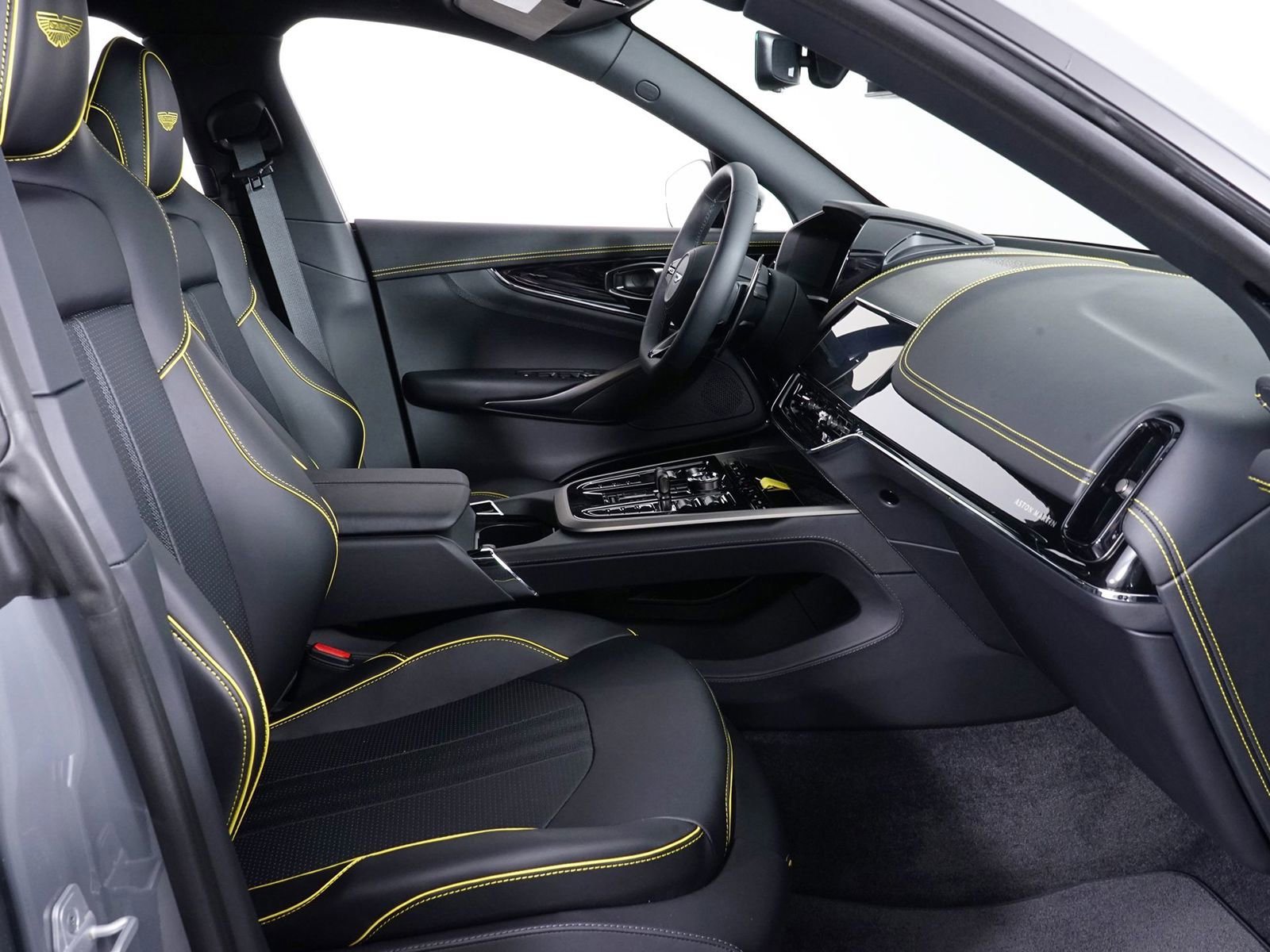 New 2026 Aston Martin DBX 707 image 29