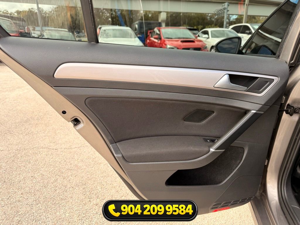 Used 2016 Volkswagen e-Golf SE FWD image 25