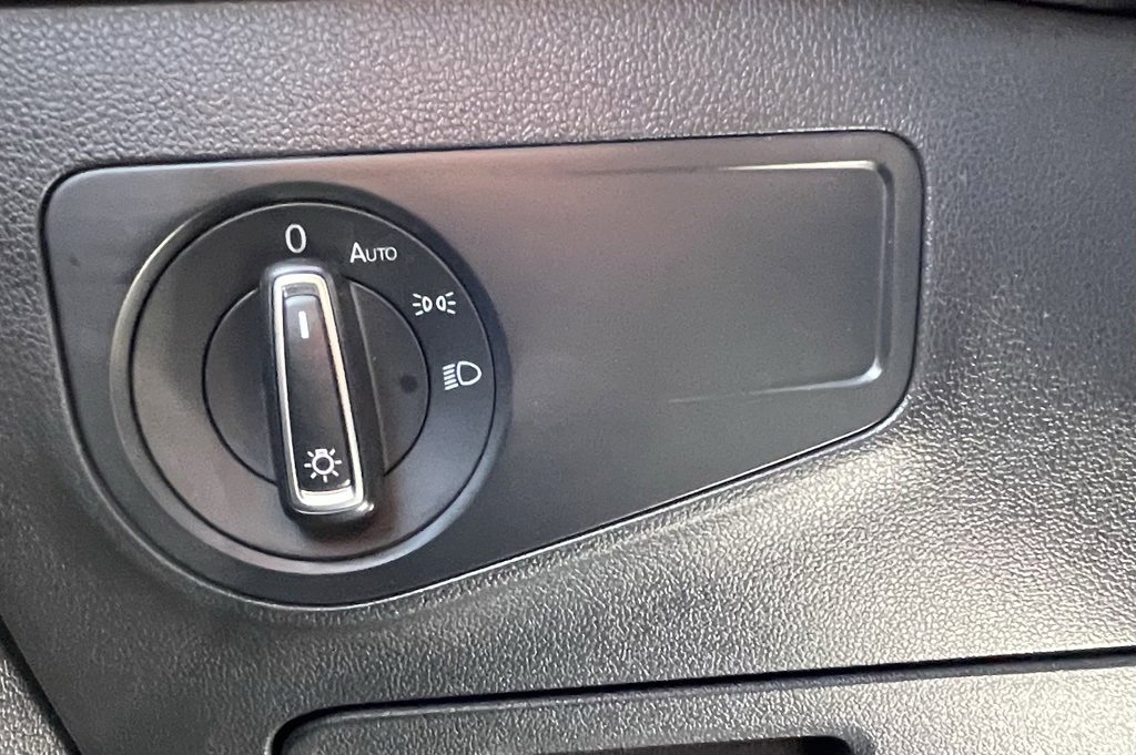 Used 2021 Volkswagen Tiguan SE image 27