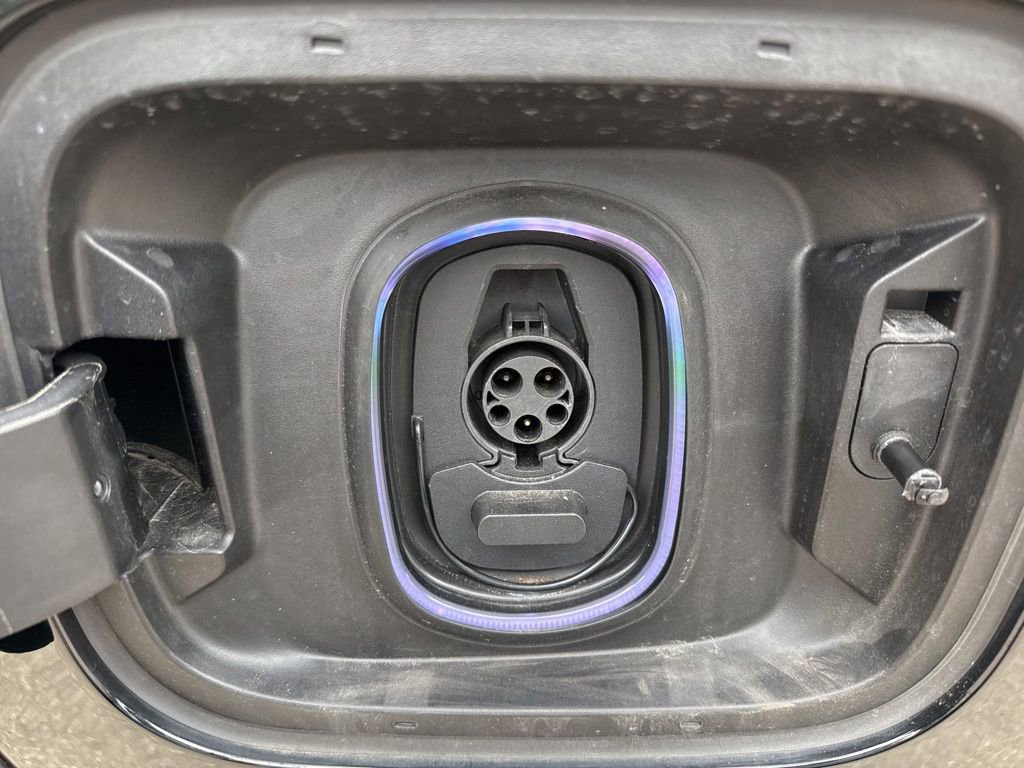 Used 2025 Chevrolet Silverado EV LT AWD/4WD image 15