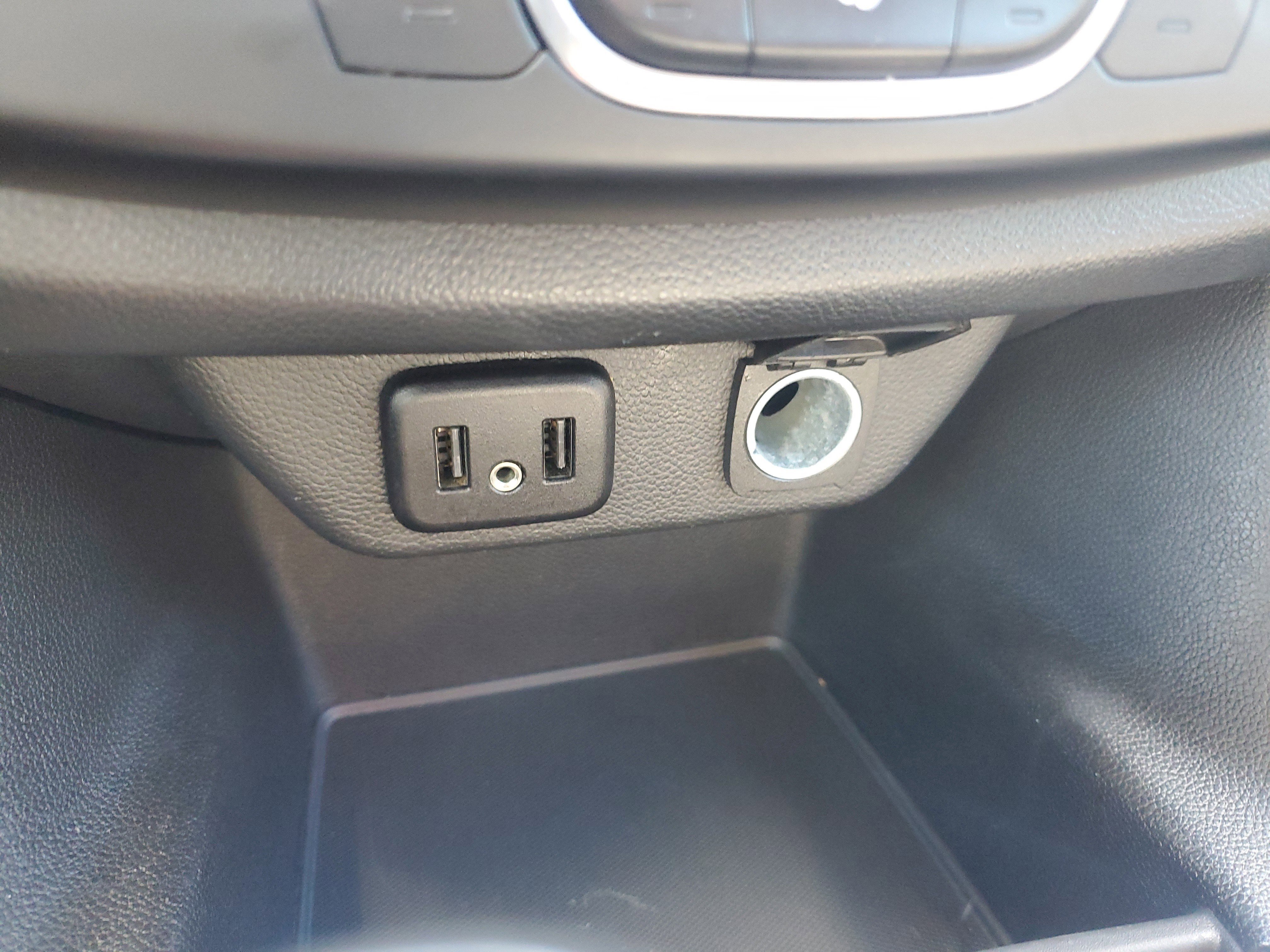 Used 2020 Chevrolet Traverse LS image 22