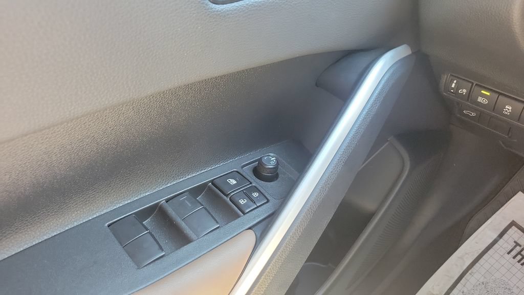 Used 2026 Toyota Corolla Cross XLE w/ Convenience Package FWD image 19