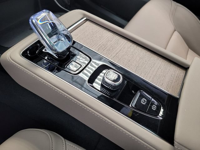 New 2026 Volvo XC90 B6 Core w/ Protection Package AWD/4WD image 24
