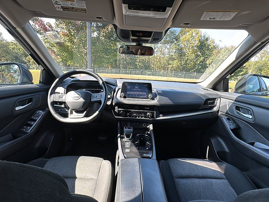 Certified 2025 Nissan Rogue SV FWD image 28