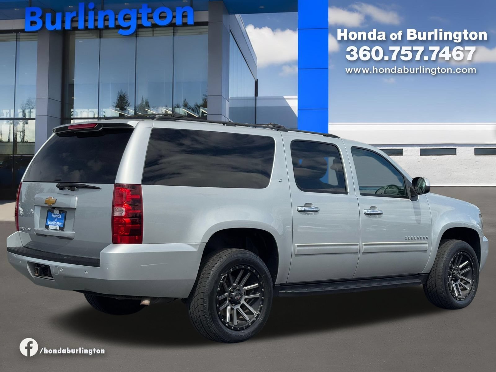 Used 2014 Chevrolet Suburban LT AWD/4WD image 6