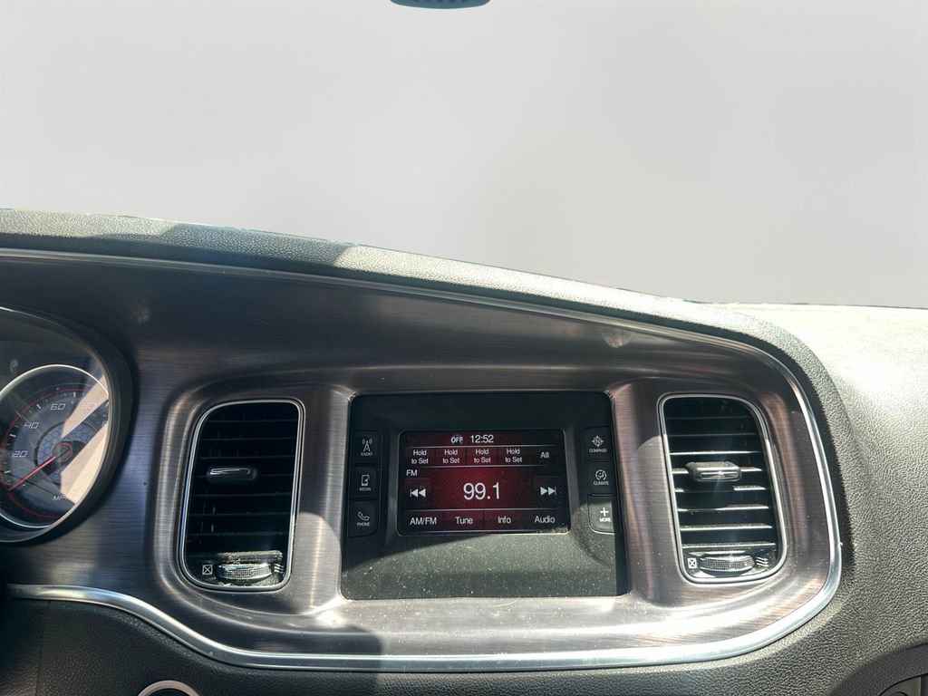 Used 2016 Dodge Charger SE RWD image 15