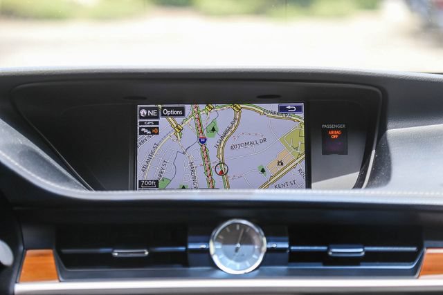 Used 2015 Lexus ES 300h w/ Navigation System Package FWD image 16