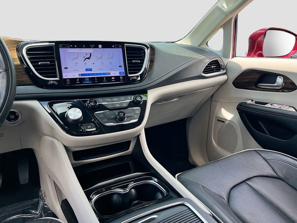 Used 2022 Chrysler Pacifica Limited FWD image 25