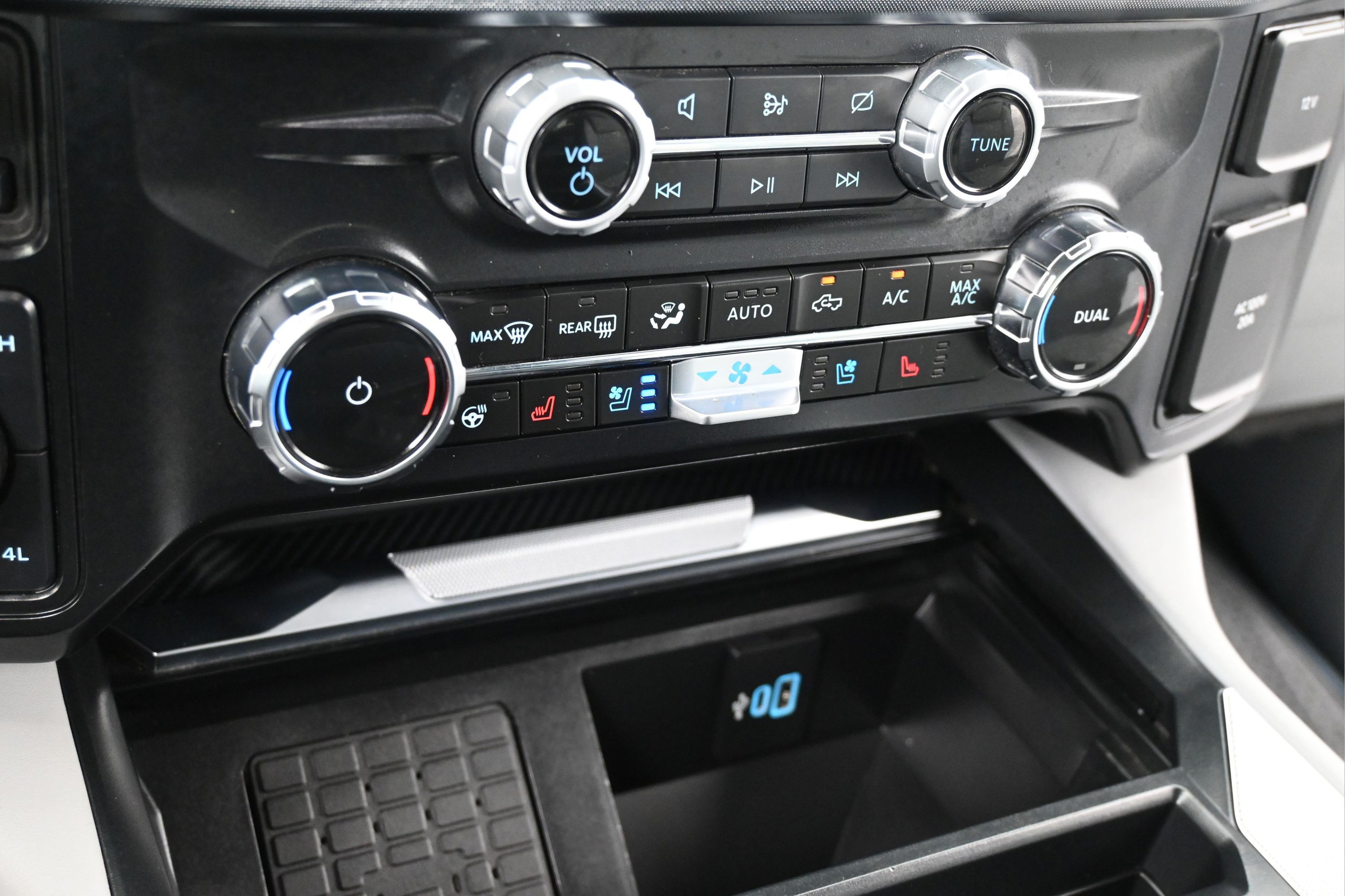 Used 2024 Ford F250 Limited w/ FX4 Off-Road Package AWD/4WD image 19