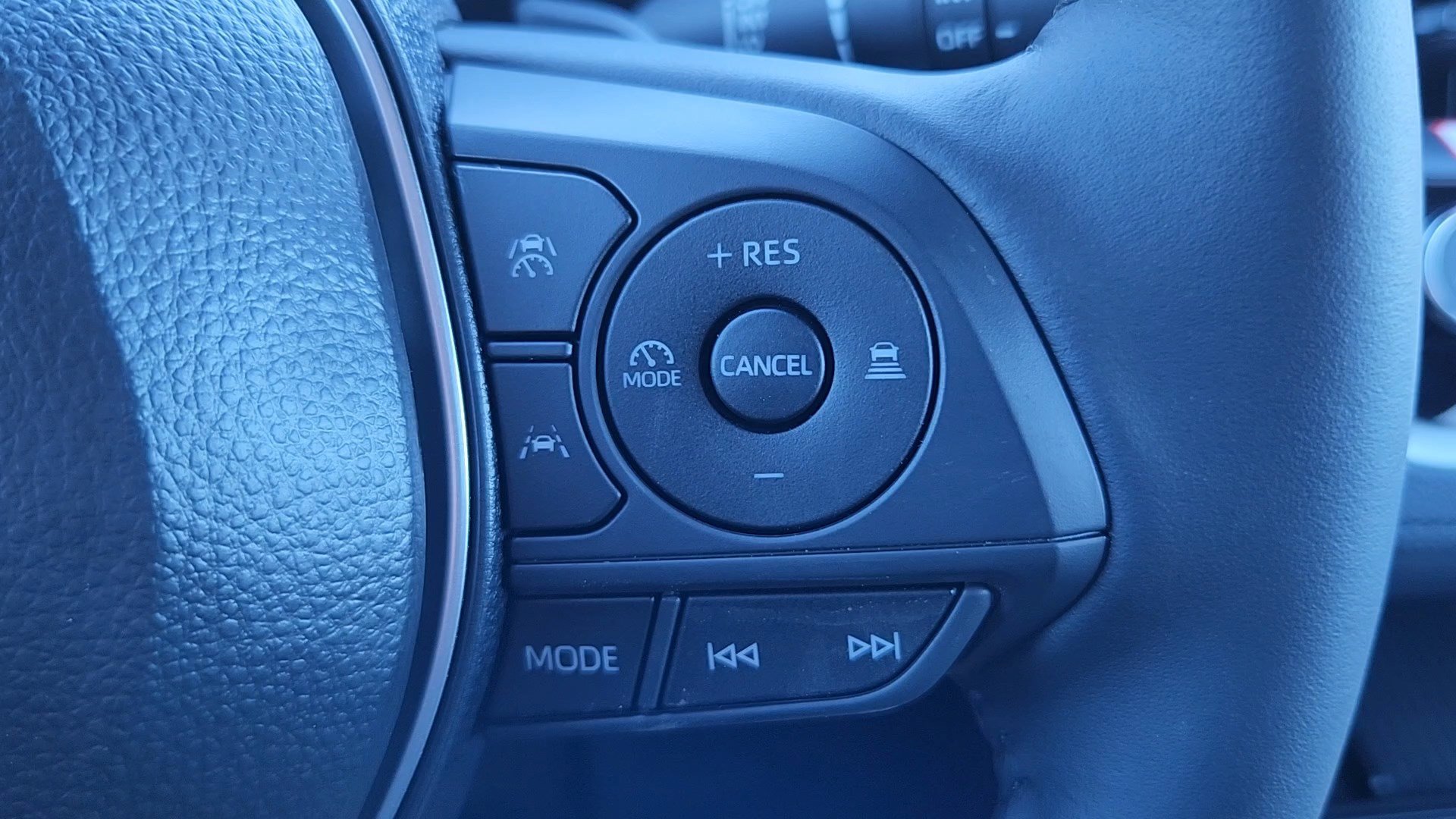 New 2026 Toyota Corolla Cross SE image 12