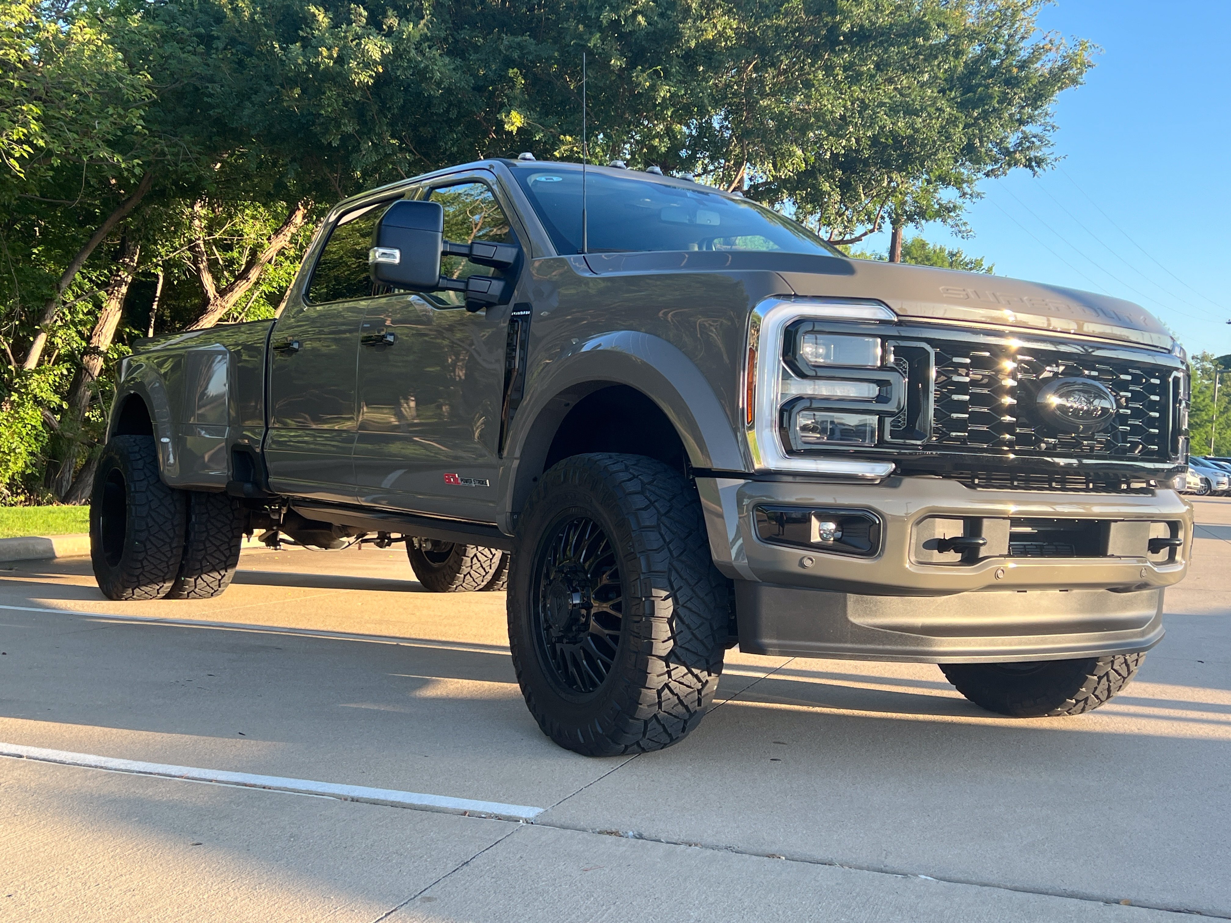 Used 2026 Ford F450 Platinum w/ Platinum Plus Package AWD/4WD image 2