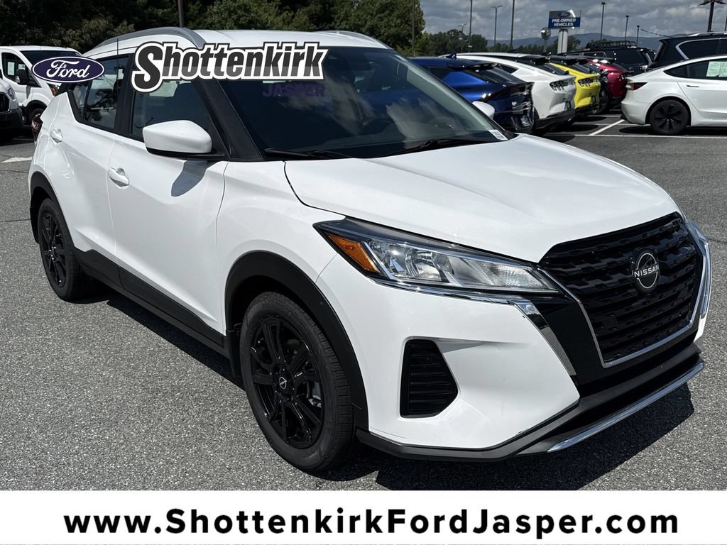 Used 2022 Nissan Kicks SV FWD image 1