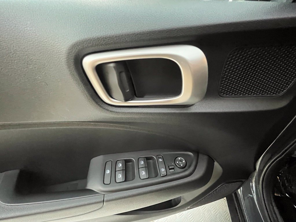 Certified 2023 Hyundai Venue SEL FWD image 34