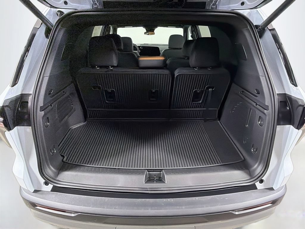 New 2027 Chevrolet Traverse Z71 w/ LPO, Floor Liner Package AWD/4WD image 22