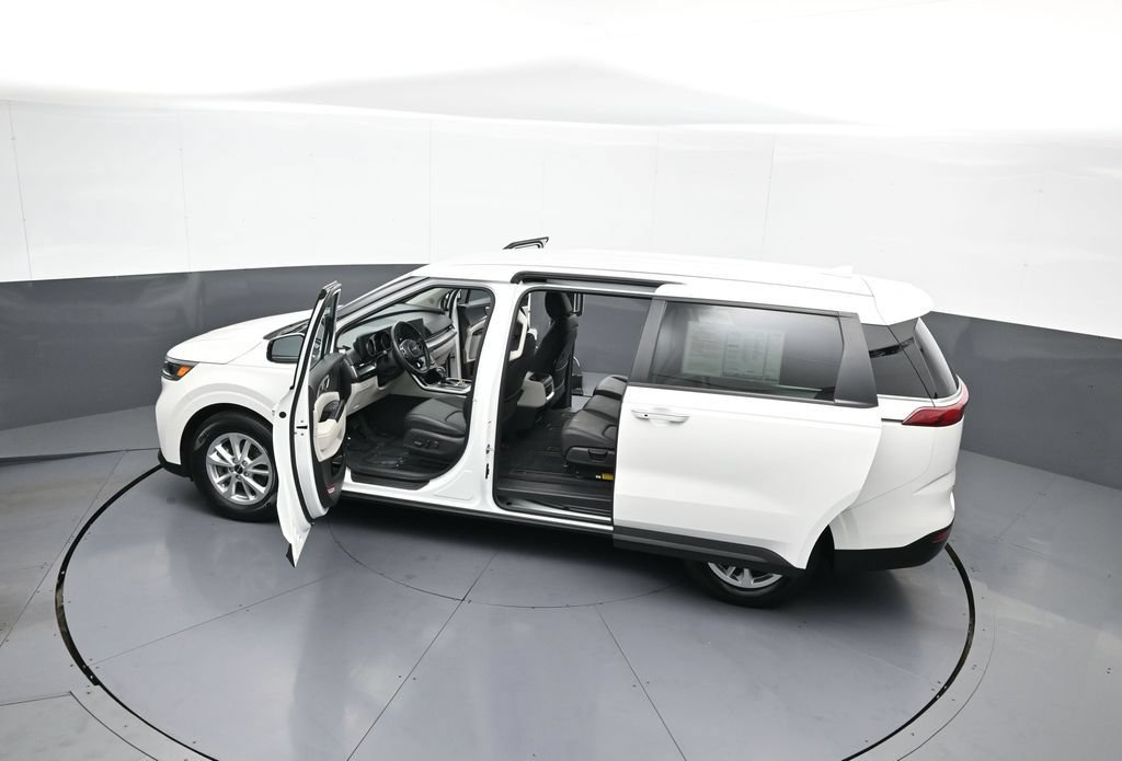 Certified 2024 Kia Carnival LX FWD image 43