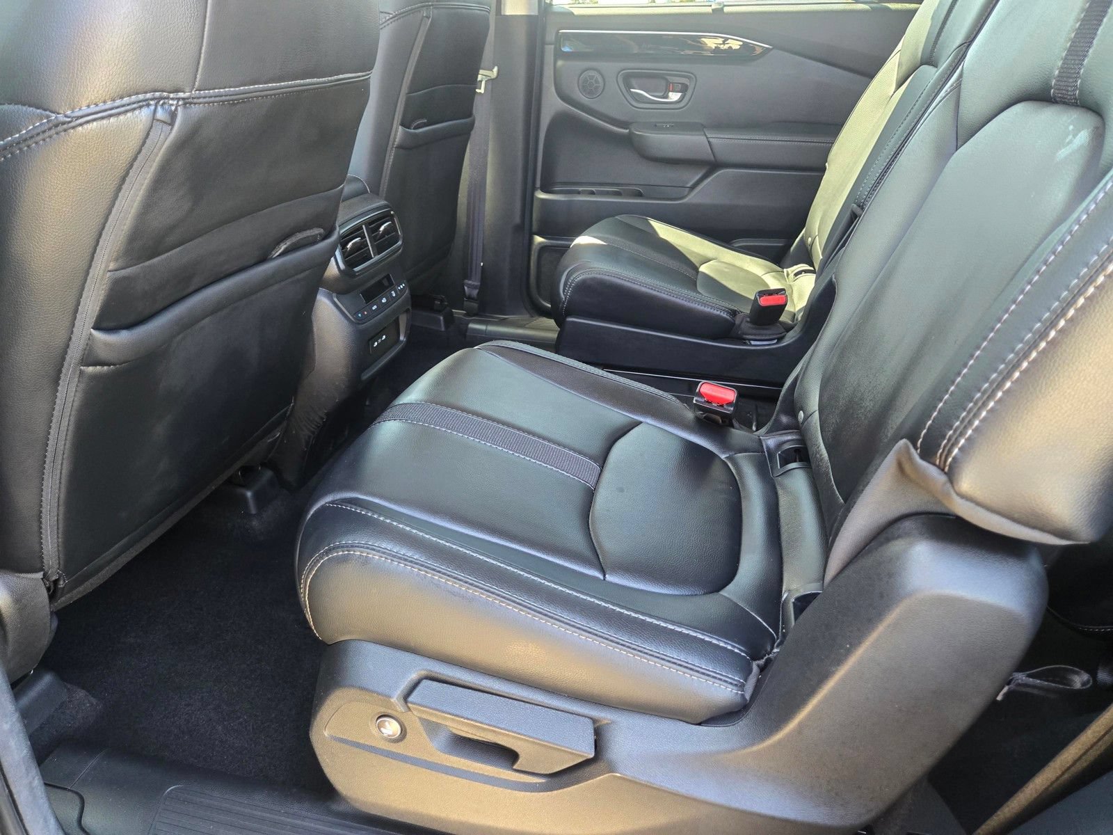 Certified 2025 Honda Pilot Touring image 17