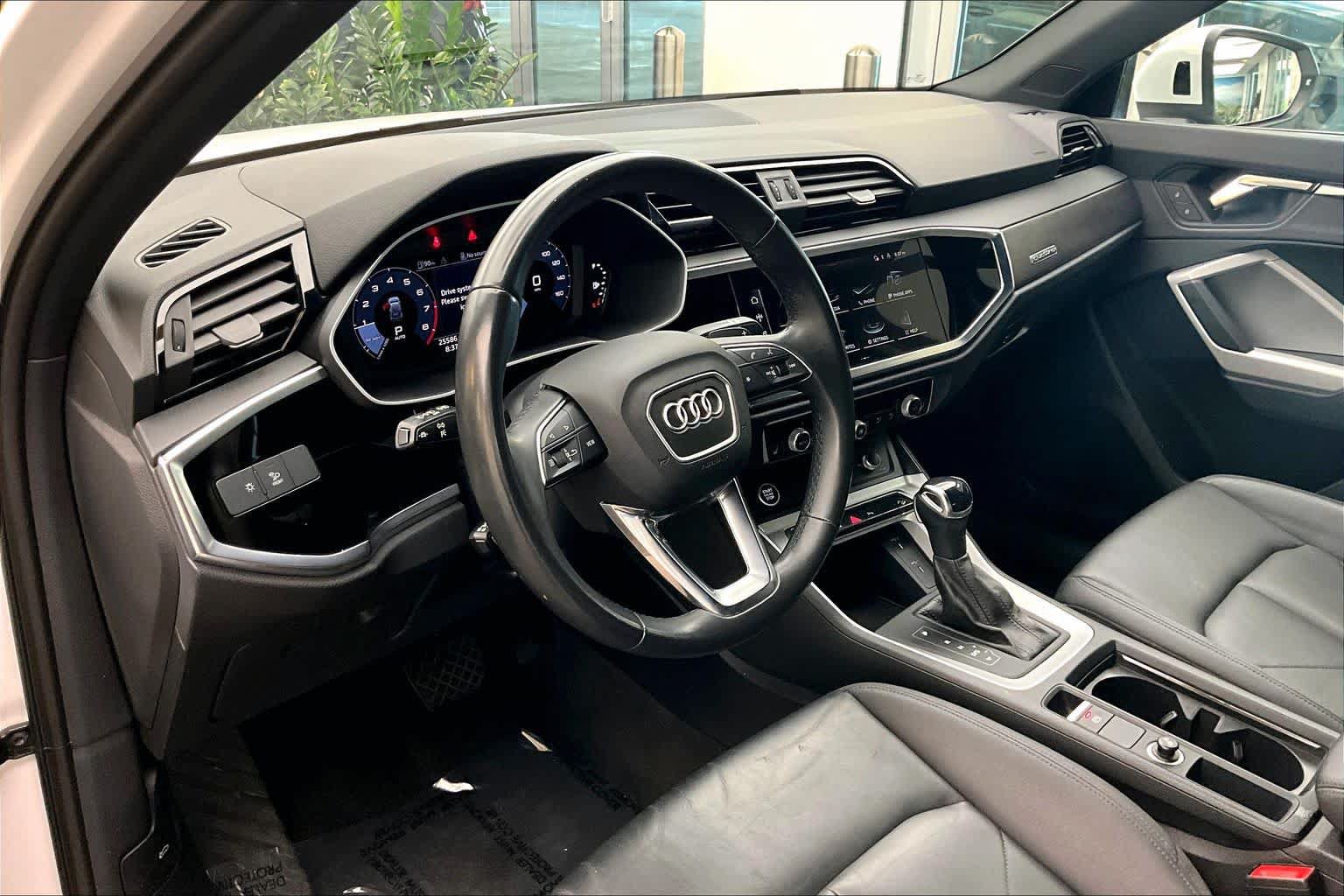 Used 2023 Audi Q3 2.0T Premium w/ Convenience Package AWD/4WD image 17