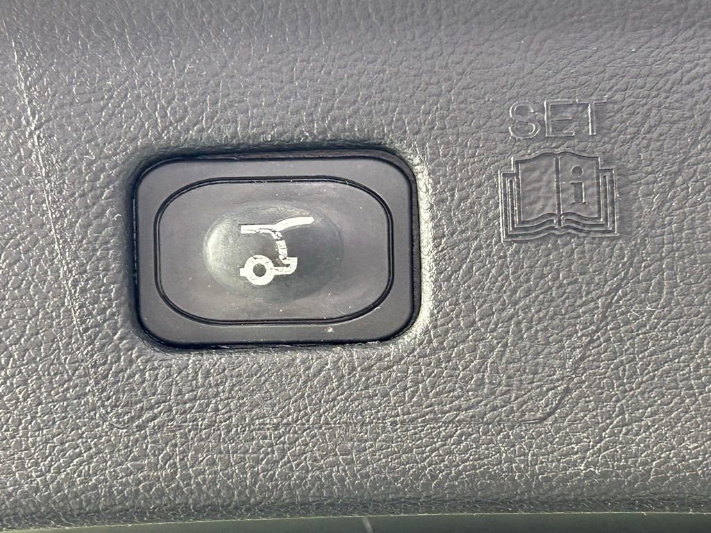 Used 2024 Ford Edge Titanium image 16