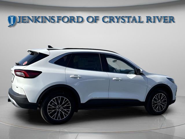 New 2026 Ford Escape SE w/ Class II Trailer Tow Package FWD image 2
